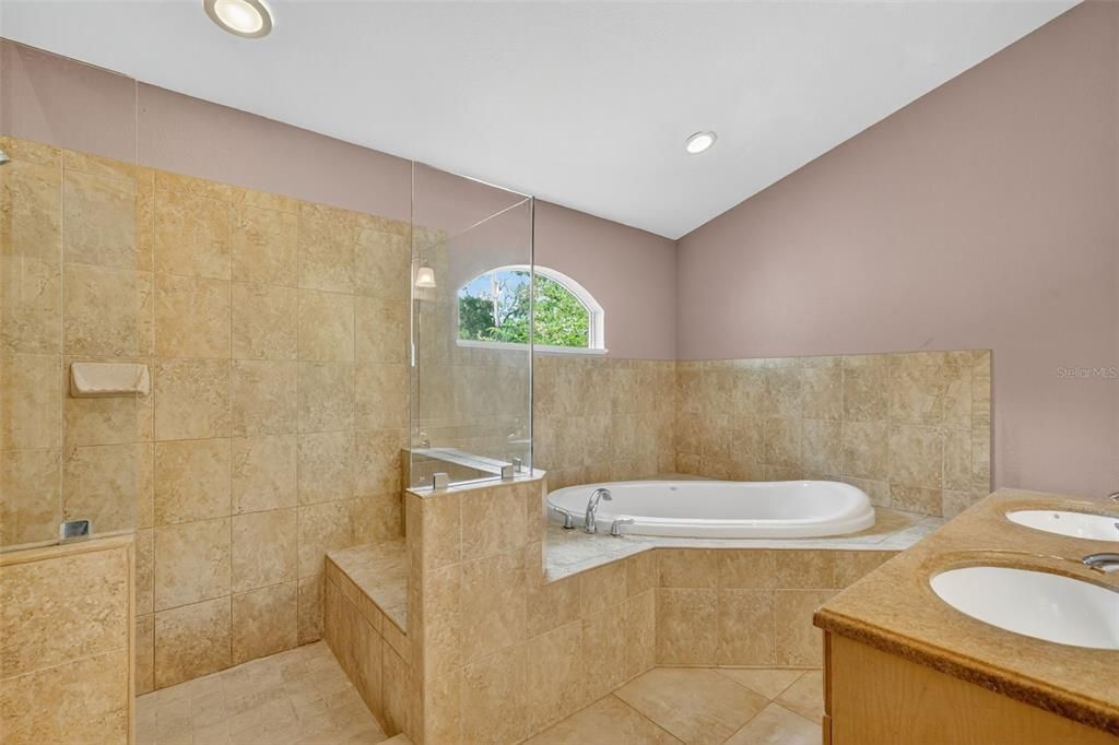 En Venta: $621,000 (4 camas, 2 baños, 3070 Pies cuadrados)