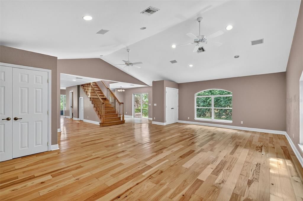 En Venta: $621,000 (4 camas, 2 baños, 3070 Pies cuadrados)