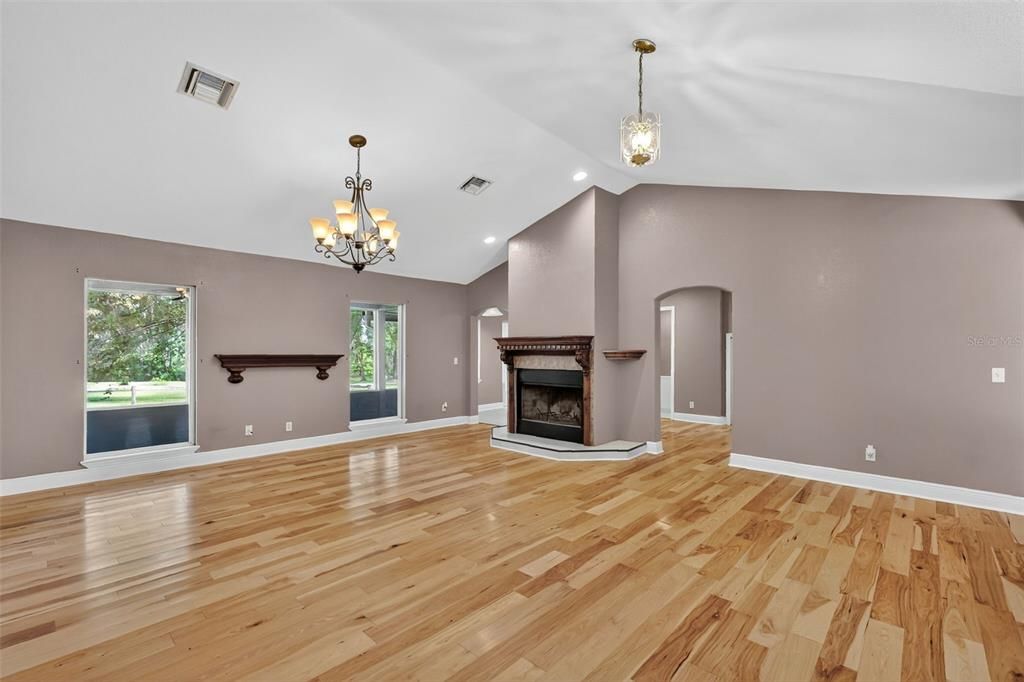 En Venta: $621,000 (4 camas, 2 baños, 3070 Pies cuadrados)