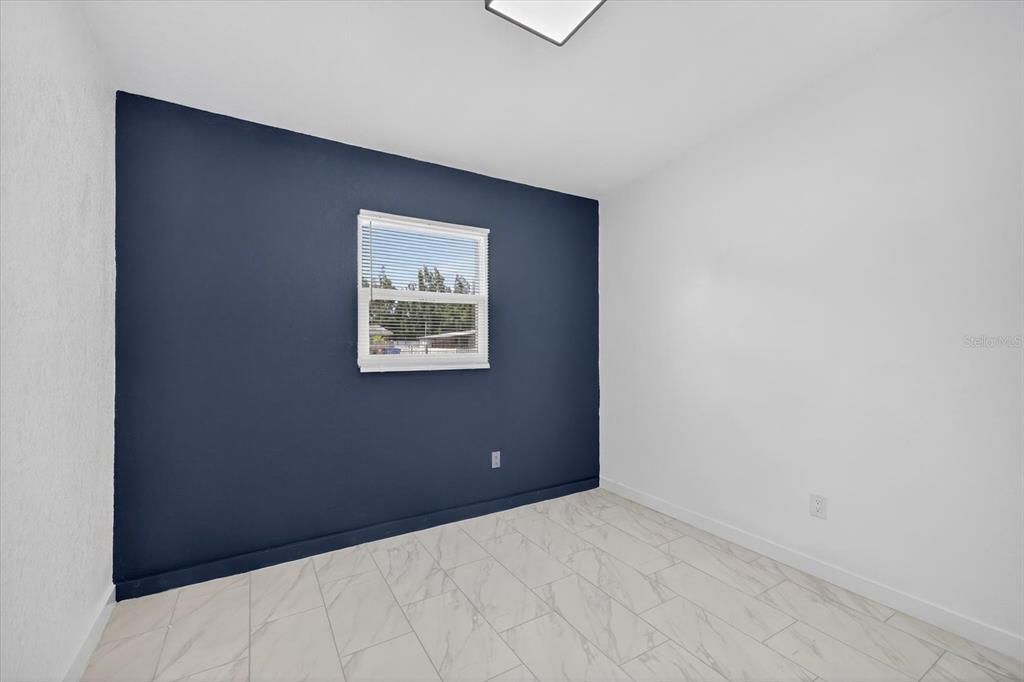 合同活跃: $339,900 (4 贝兹, 2 浴室, 1102 平方英尺)