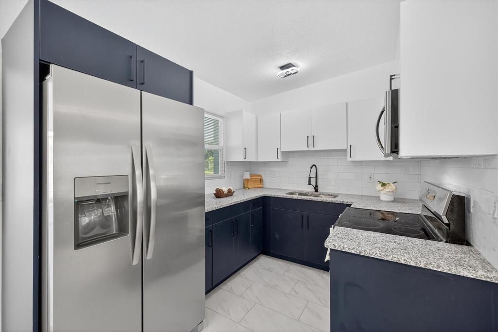 合同活跃: $339,900 (4 贝兹, 2 浴室, 1102 平方英尺)