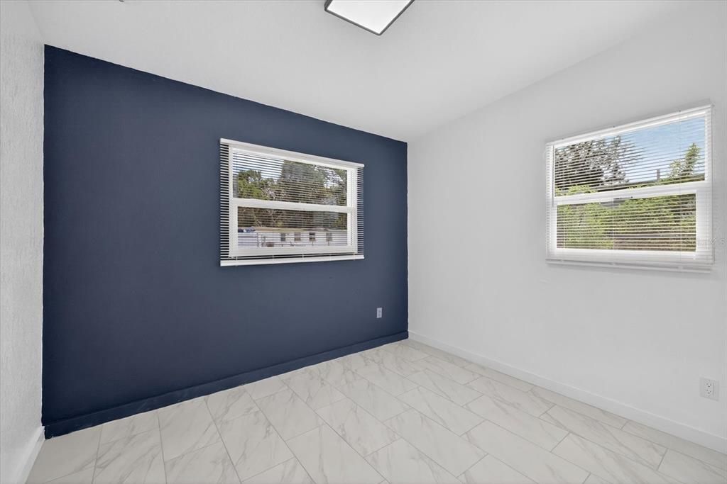 合同活跃: $339,900 (4 贝兹, 2 浴室, 1102 平方英尺)