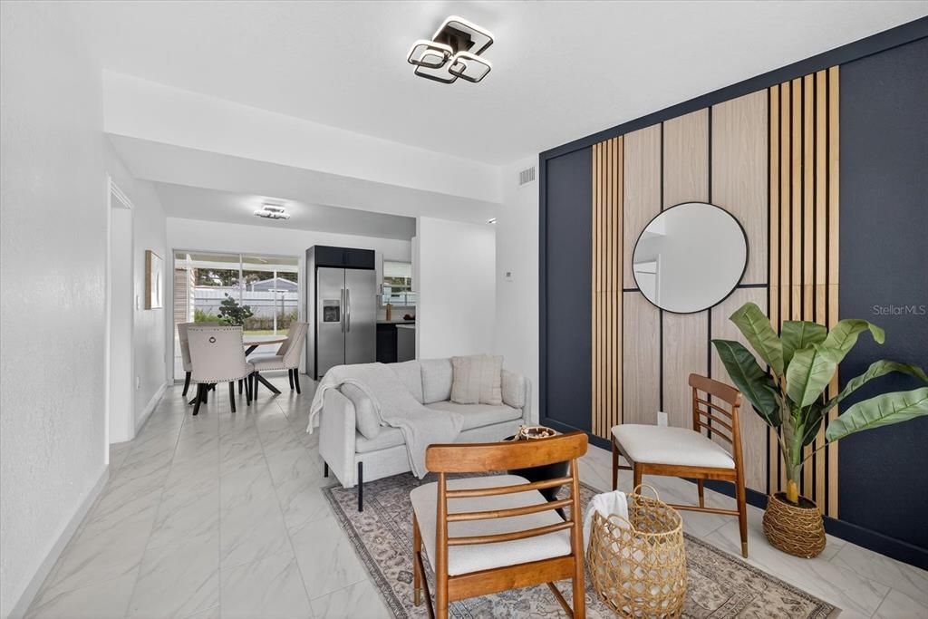 合同活跃: $339,900 (4 贝兹, 2 浴室, 1102 平方英尺)