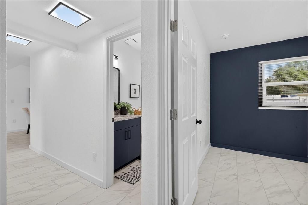 合同活跃: $339,900 (4 贝兹, 2 浴室, 1102 平方英尺)