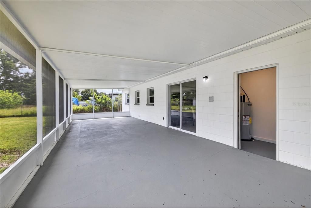 合同活跃: $339,900 (4 贝兹, 2 浴室, 1102 平方英尺)