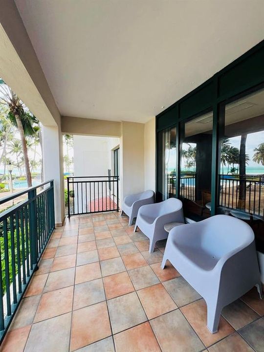 For Sale: $725,000 (1 beds, 2 baths, 1019 Square Feet)