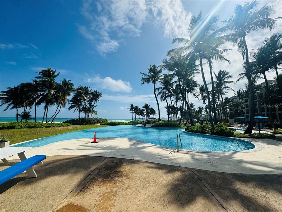 For Sale: $725,000 (1 beds, 2 baths, 1019 Square Feet)