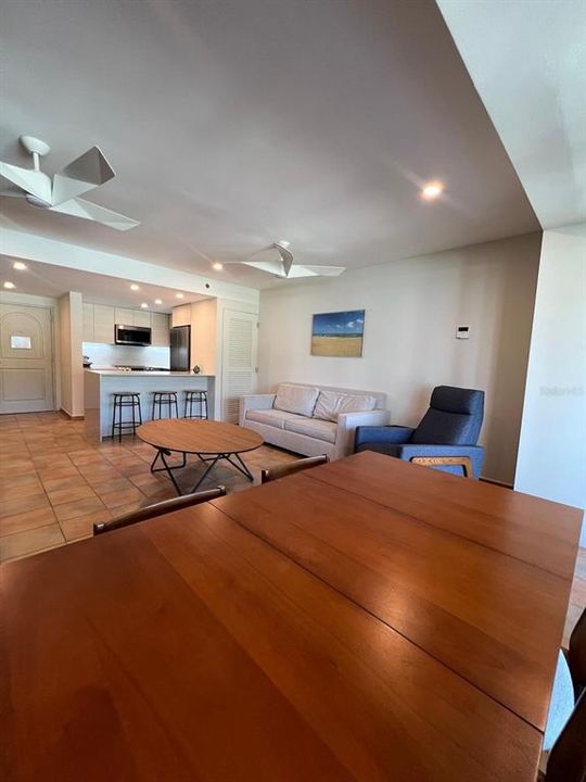 For Sale: $725,000 (1 beds, 2 baths, 1019 Square Feet)