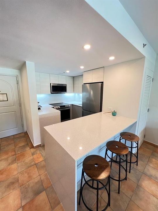 For Sale: $725,000 (1 beds, 2 baths, 1019 Square Feet)