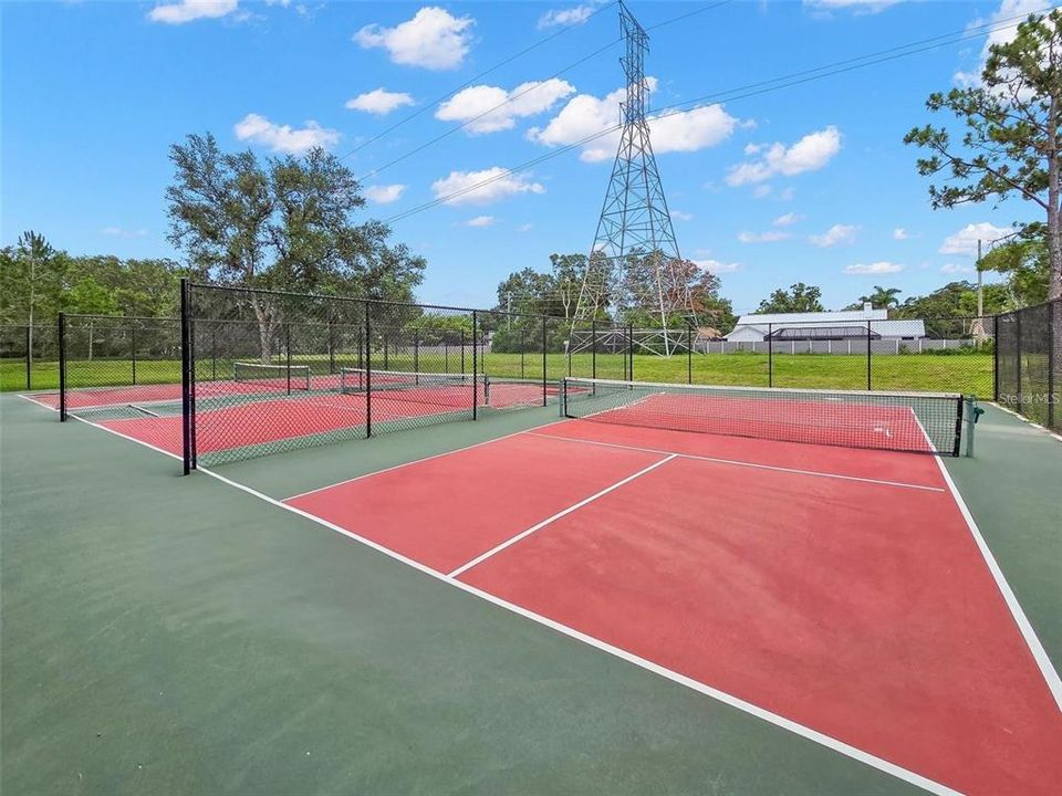 En Venta: $1,099,000 (5 camas, 3 baños, 4062 Pies cuadrados)