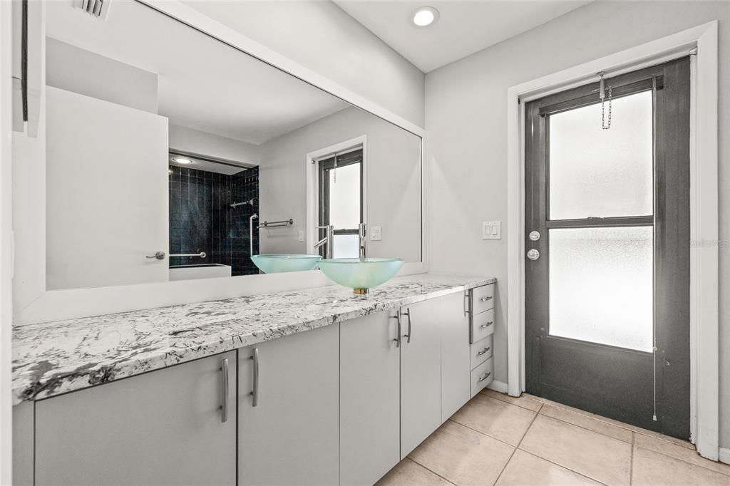 En Venta: $1,099,000 (5 camas, 3 baños, 4062 Pies cuadrados)