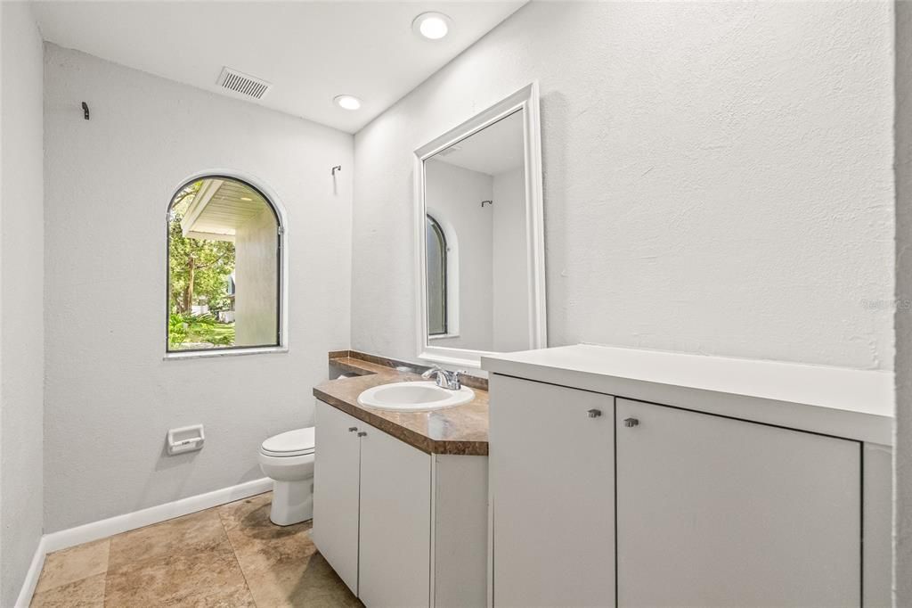 En Venta: $1,099,000 (5 camas, 3 baños, 4062 Pies cuadrados)