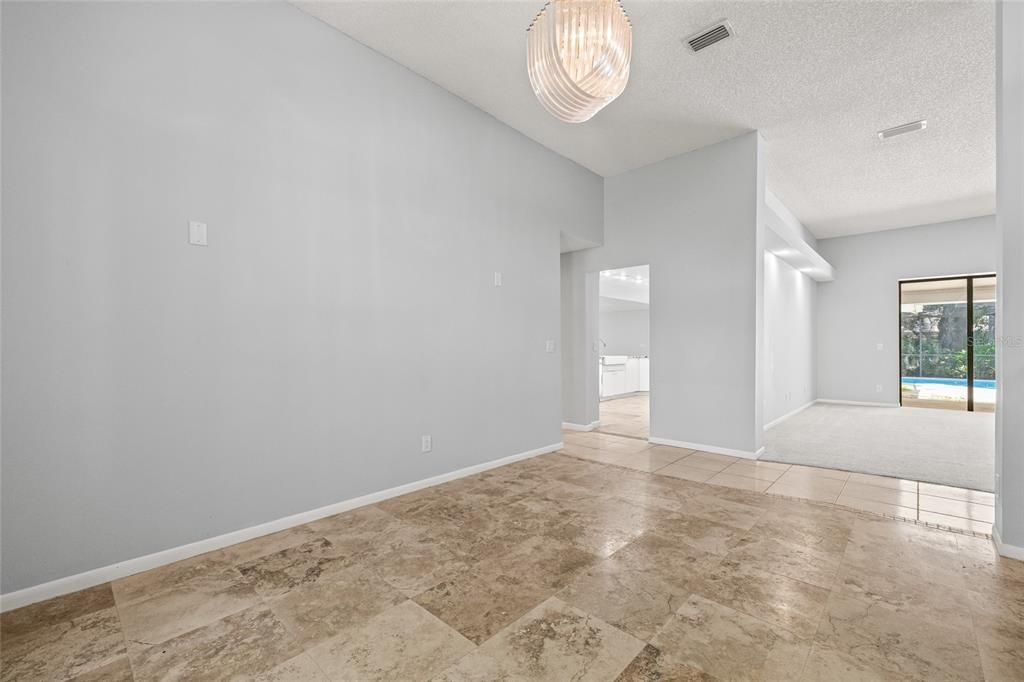 En Venta: $1,099,000 (5 camas, 3 baños, 4062 Pies cuadrados)