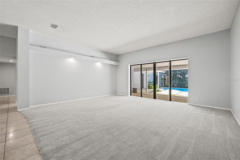 En Venta: $1,099,000 (5 camas, 3 baños, 4062 Pies cuadrados)