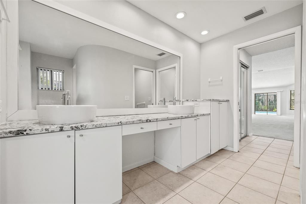 En Venta: $1,099,000 (5 camas, 3 baños, 4062 Pies cuadrados)