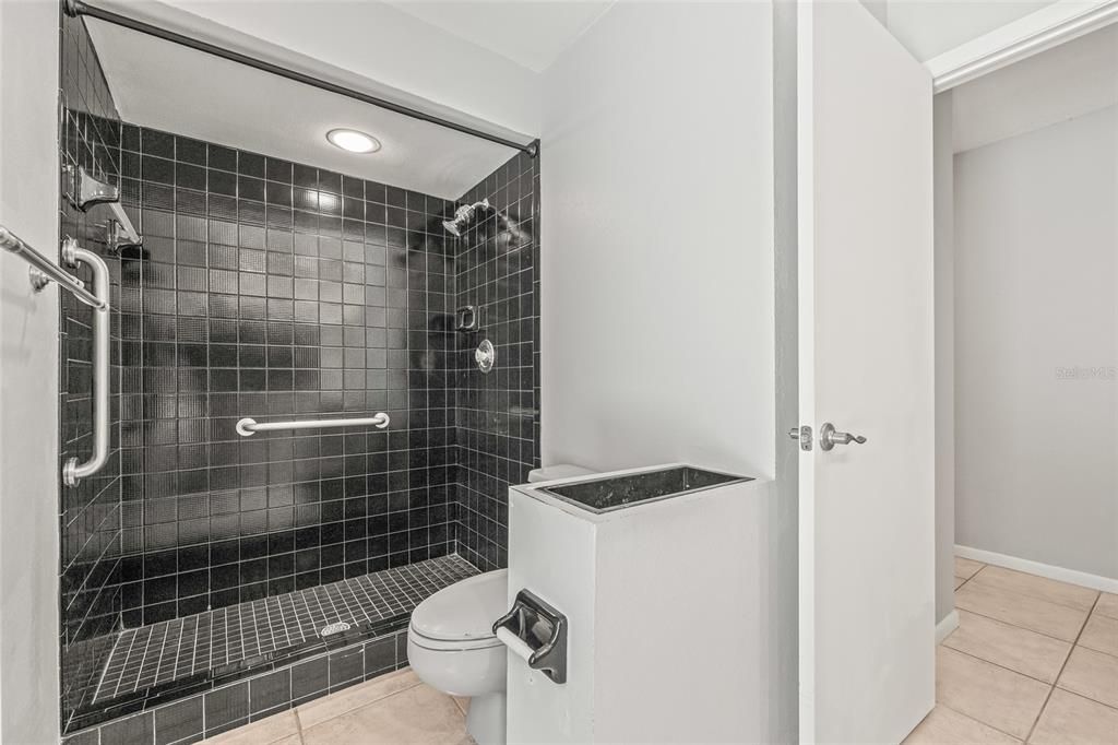 En Venta: $1,099,000 (5 camas, 3 baños, 4062 Pies cuadrados)