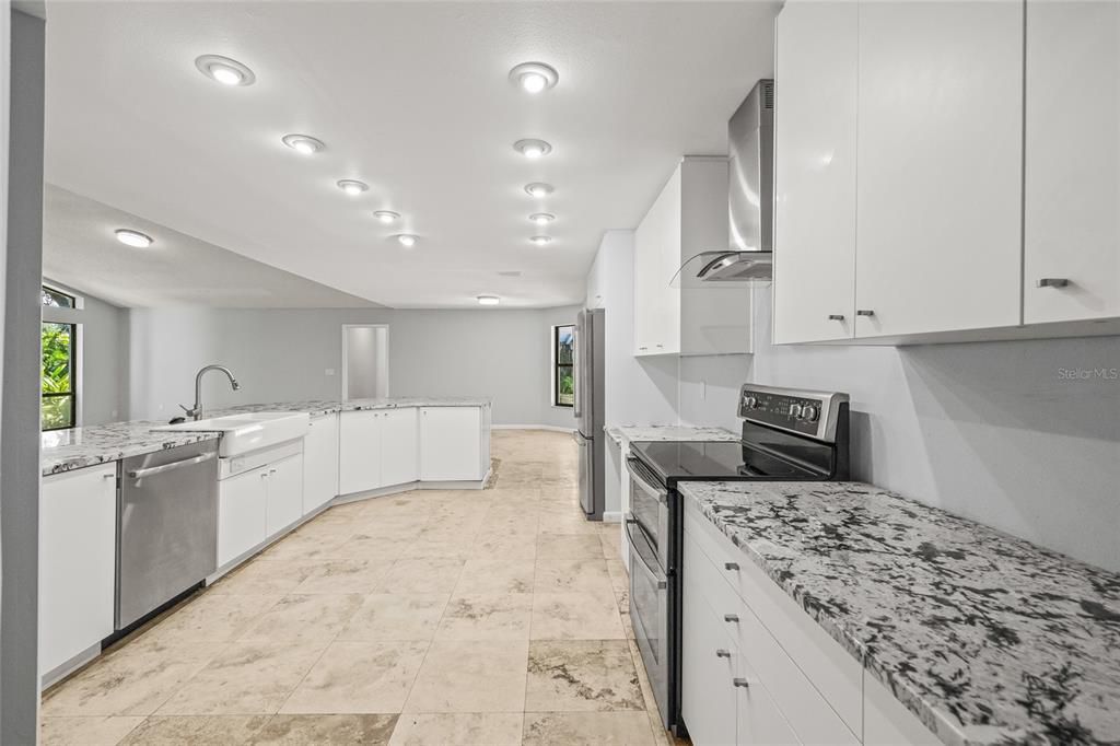 En Venta: $1,099,000 (5 camas, 3 baños, 4062 Pies cuadrados)