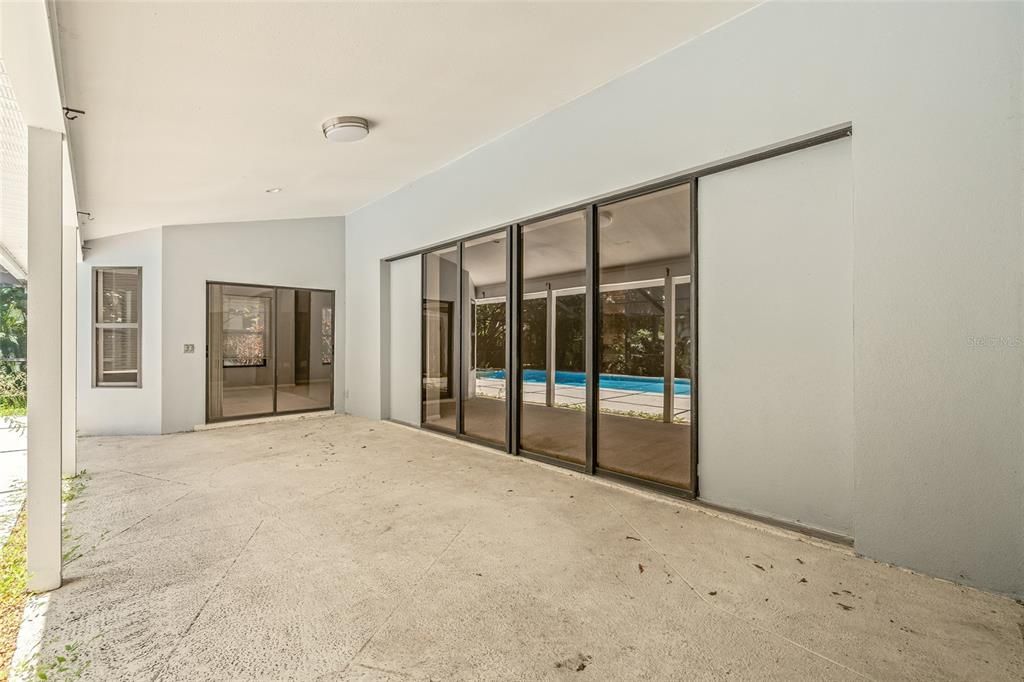 En Venta: $1,099,000 (5 camas, 3 baños, 4062 Pies cuadrados)