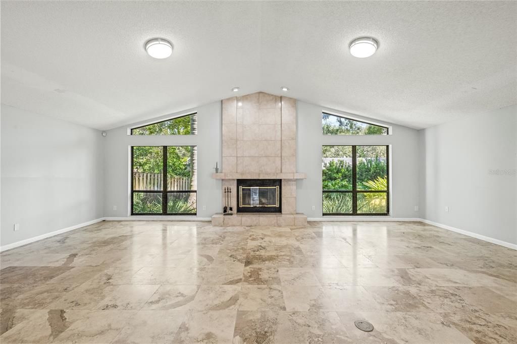 En Venta: $1,099,000 (5 camas, 3 baños, 4062 Pies cuadrados)