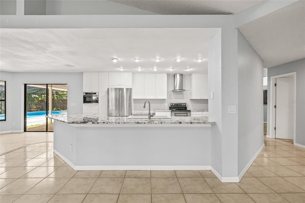 En Venta: $1,099,000 (5 camas, 3 baños, 4062 Pies cuadrados)