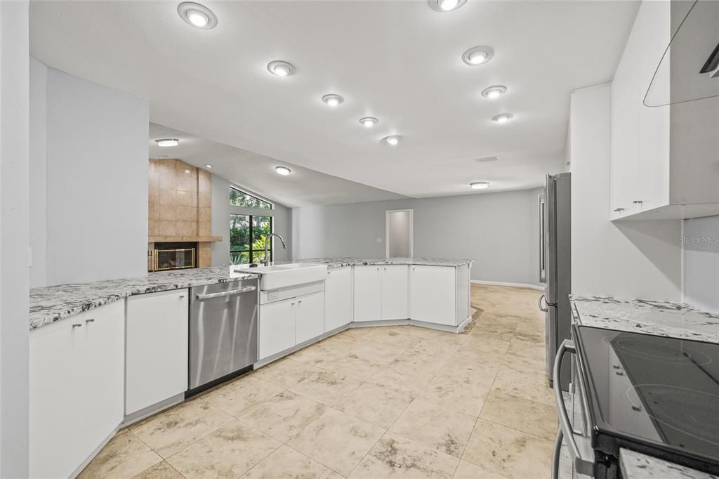 En Venta: $1,099,000 (5 camas, 3 baños, 4062 Pies cuadrados)