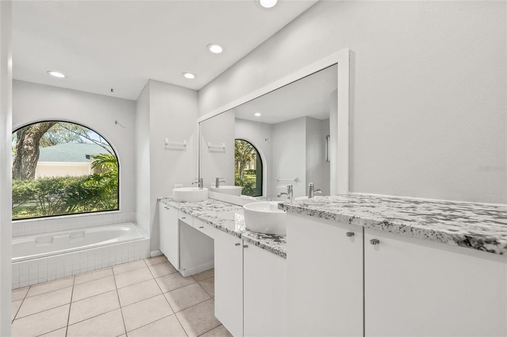 En Venta: $1,099,000 (5 camas, 3 baños, 4062 Pies cuadrados)