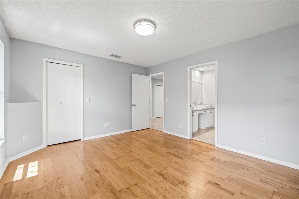 En Venta: $1,099,000 (5 camas, 3 baños, 4062 Pies cuadrados)