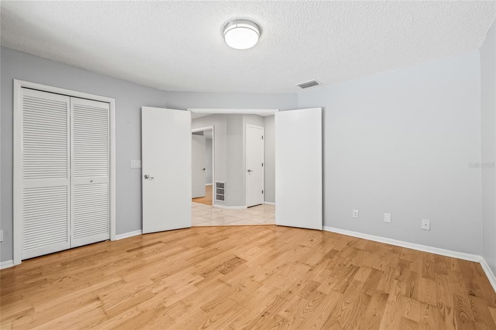 En Venta: $1,099,000 (5 camas, 3 baños, 4062 Pies cuadrados)