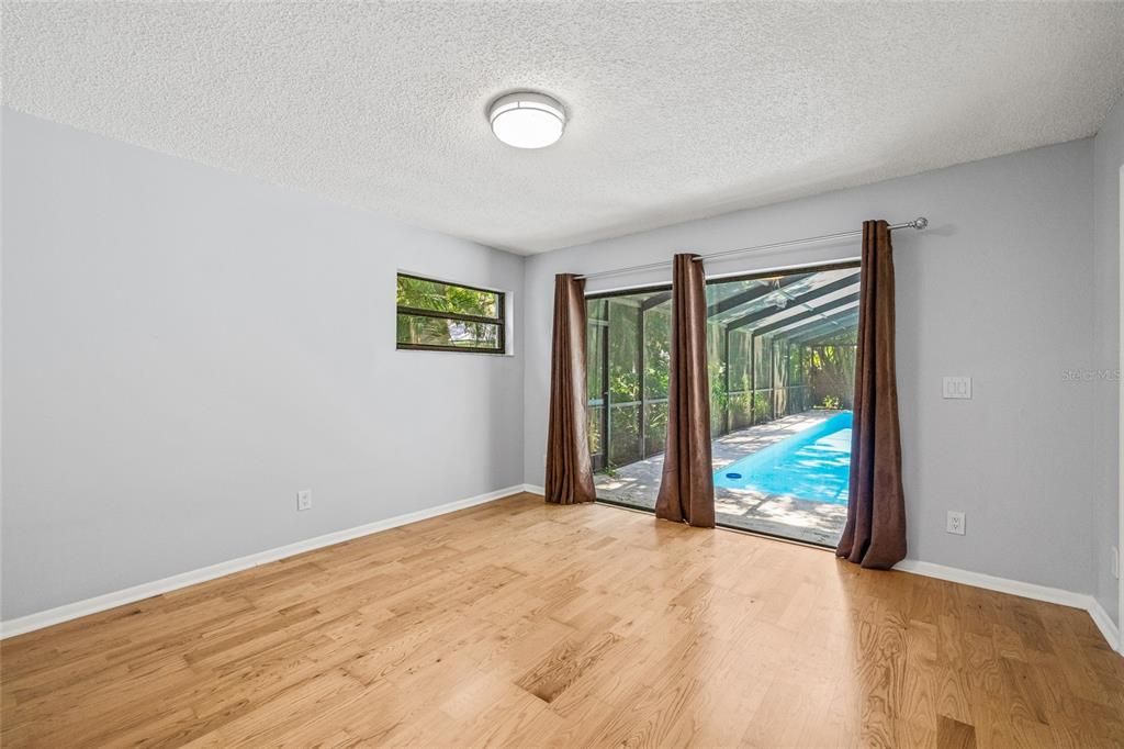 En Venta: $1,099,000 (5 camas, 3 baños, 4062 Pies cuadrados)