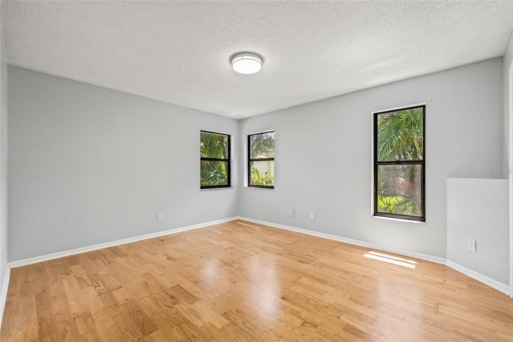 En Venta: $1,099,000 (5 camas, 3 baños, 4062 Pies cuadrados)