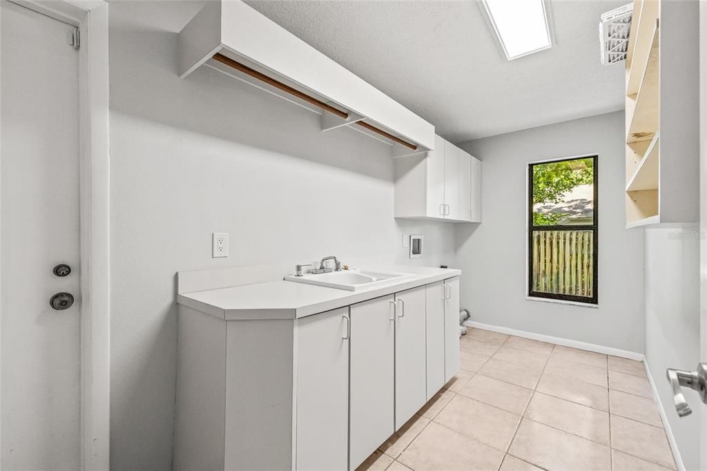 En Venta: $1,099,000 (5 camas, 3 baños, 4062 Pies cuadrados)