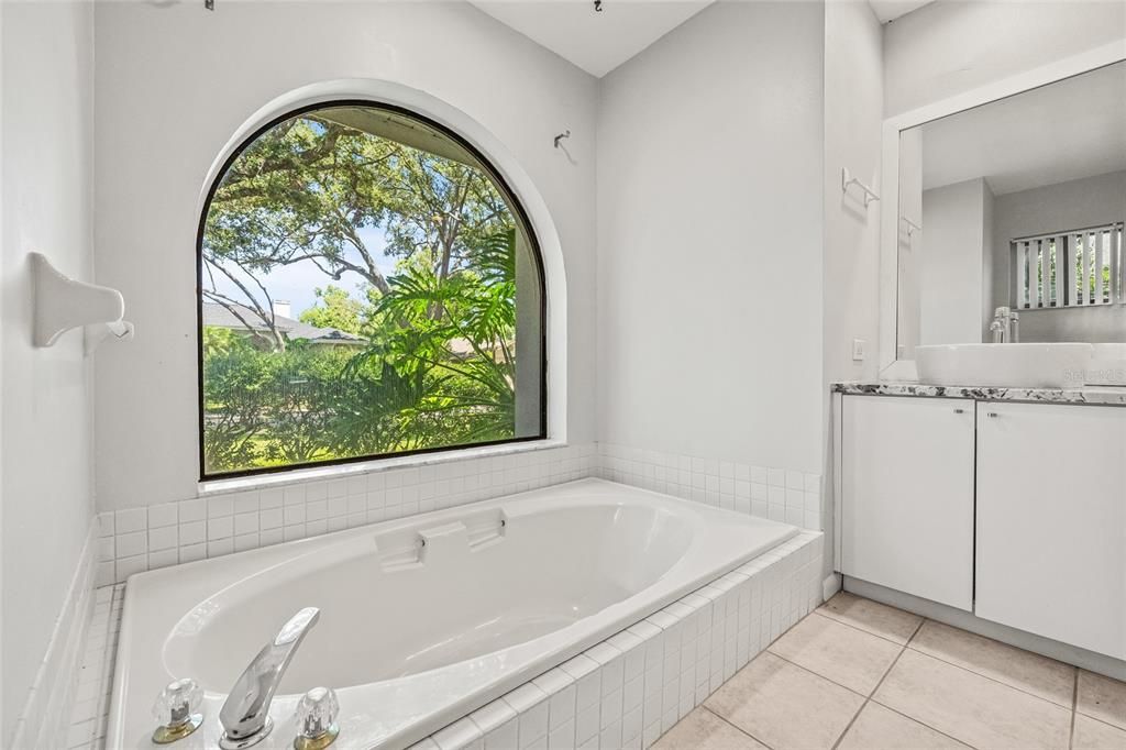 En Venta: $1,099,000 (5 camas, 3 baños, 4062 Pies cuadrados)