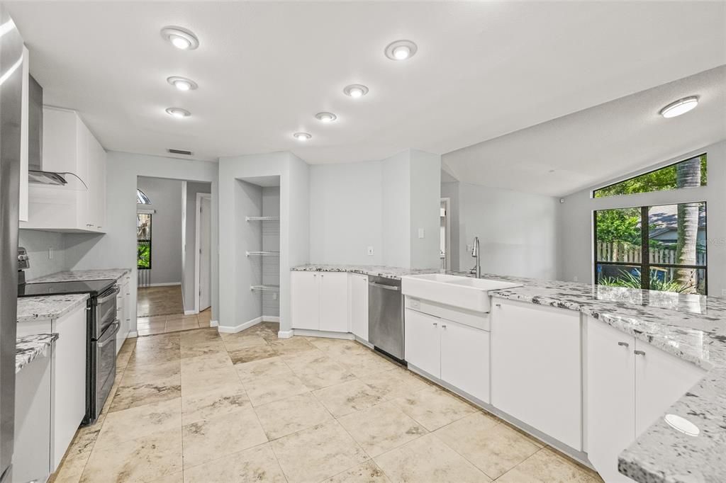 En Venta: $1,099,000 (5 camas, 3 baños, 4062 Pies cuadrados)