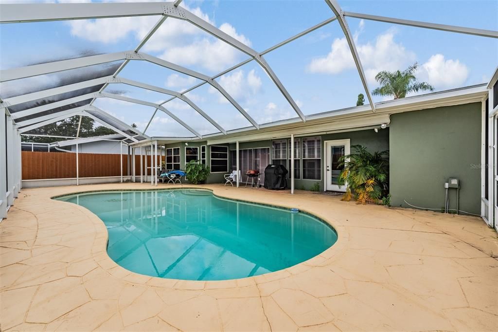 Под контрактом: $450,000 (3 спален, 2 ванн, 2258 Квадратных фут)