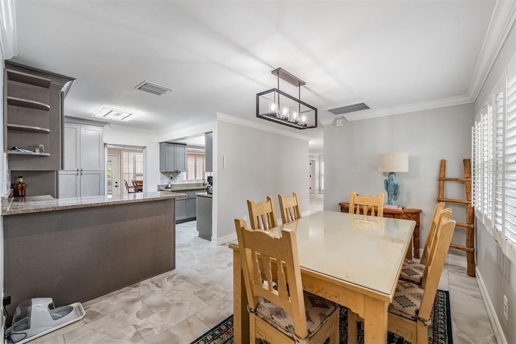 Под контрактом: $450,000 (3 спален, 2 ванн, 2258 Квадратных фут)