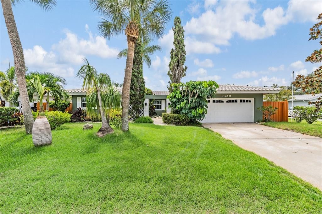 Под контрактом: $450,000 (3 спален, 2 ванн, 2258 Квадратных фут)