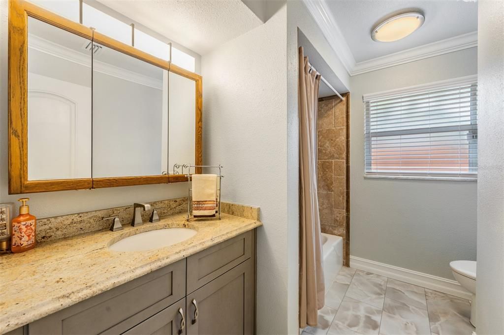 Под контрактом: $450,000 (3 спален, 2 ванн, 2258 Квадратных фут)