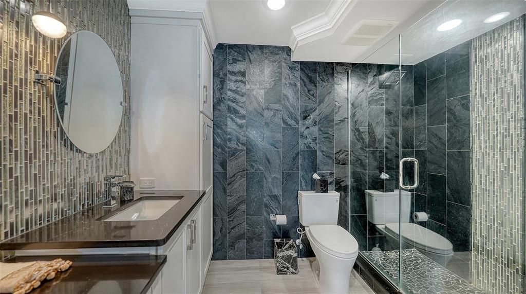 Active With Contract: $1,399,000 (2 beds, 2 baths, 1282 Square Feet)