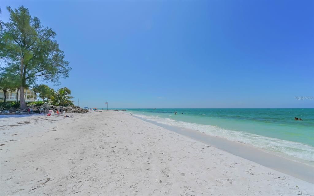 Active With Contract: $1,399,000 (2 beds, 2 baths, 1282 Square Feet)