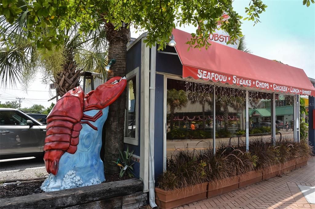 Active With Contract: $1,399,000 (2 beds, 2 baths, 1282 Square Feet)