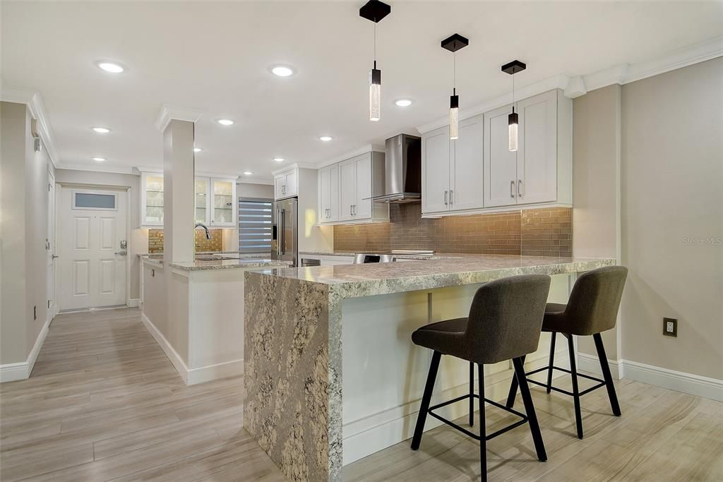 Active With Contract: $1,399,000 (2 beds, 2 baths, 1282 Square Feet)