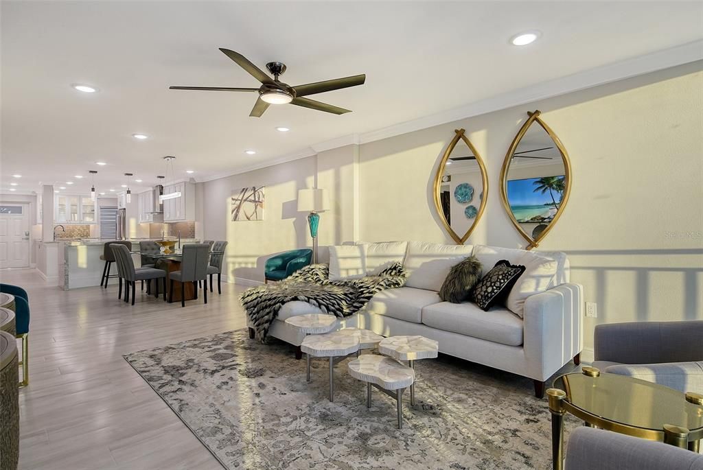 Active With Contract: $1,399,000 (2 beds, 2 baths, 1282 Square Feet)