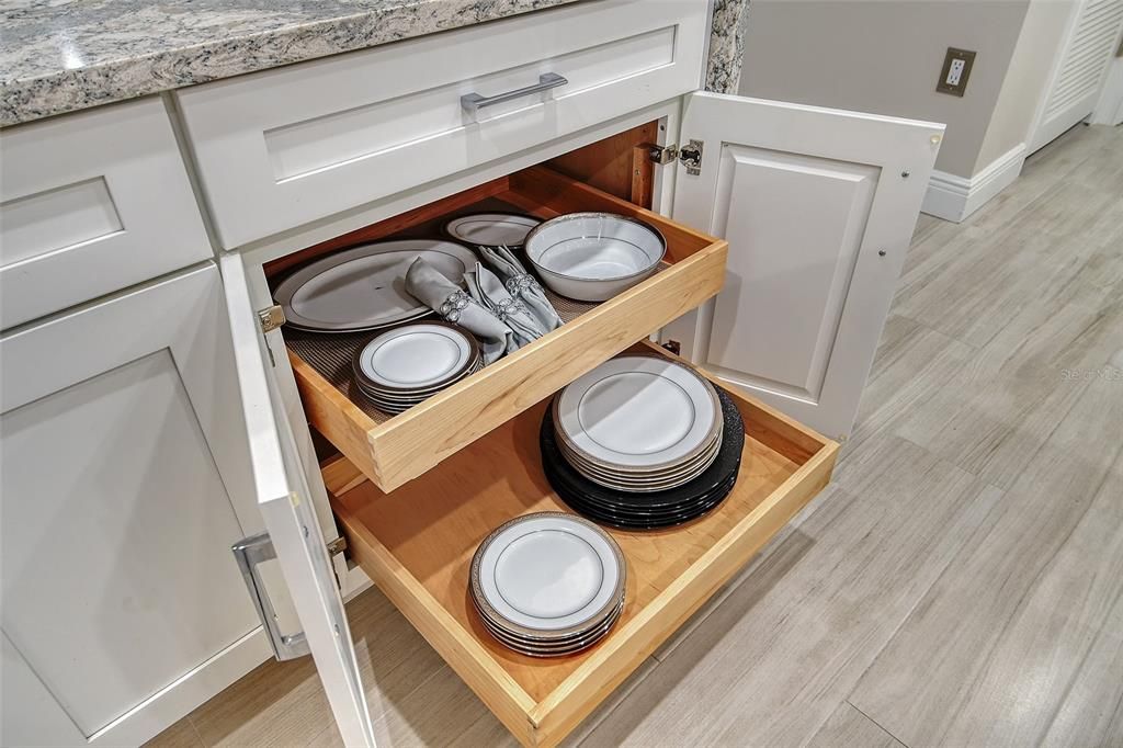 Active With Contract: $1,399,000 (2 beds, 2 baths, 1282 Square Feet)