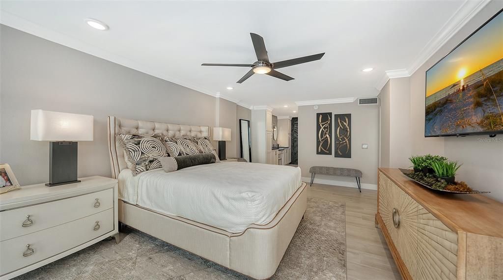 Active With Contract: $1,399,000 (2 beds, 2 baths, 1282 Square Feet)