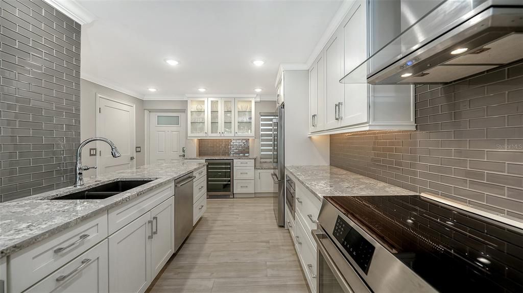 Active With Contract: $1,399,000 (2 beds, 2 baths, 1282 Square Feet)