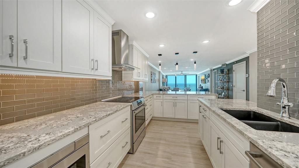 Active With Contract: $1,399,000 (2 beds, 2 baths, 1282 Square Feet)