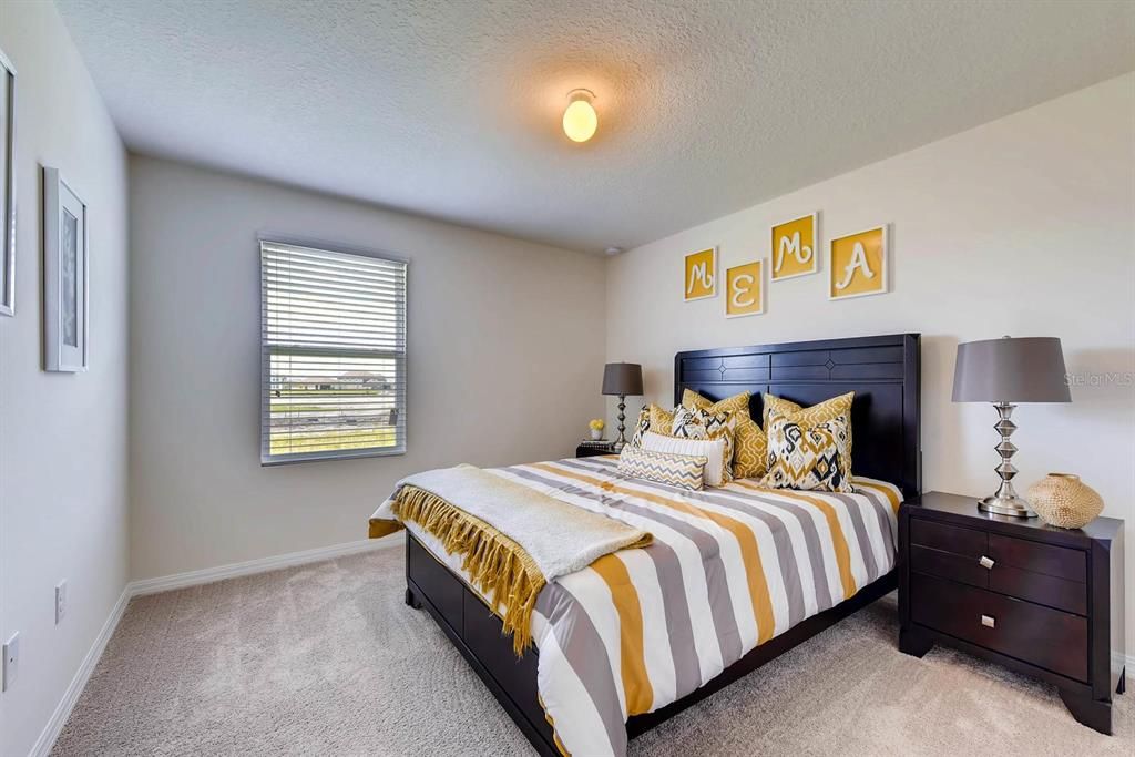 合同活跃: $476,990 (4 贝兹, 2 浴室, 2432 平方英尺)