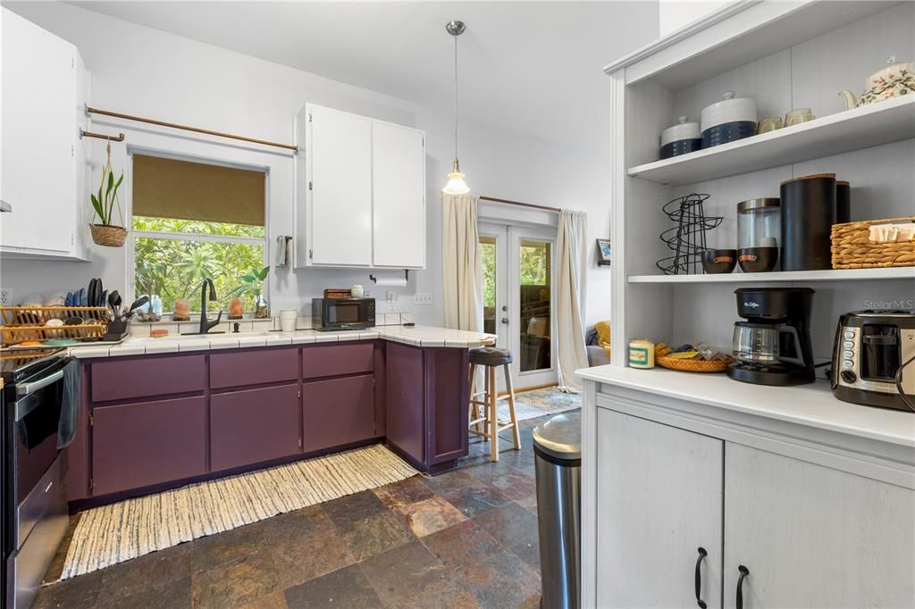 合同活跃: $480,000 (1 贝兹, 1 浴室, 880 平方英尺)