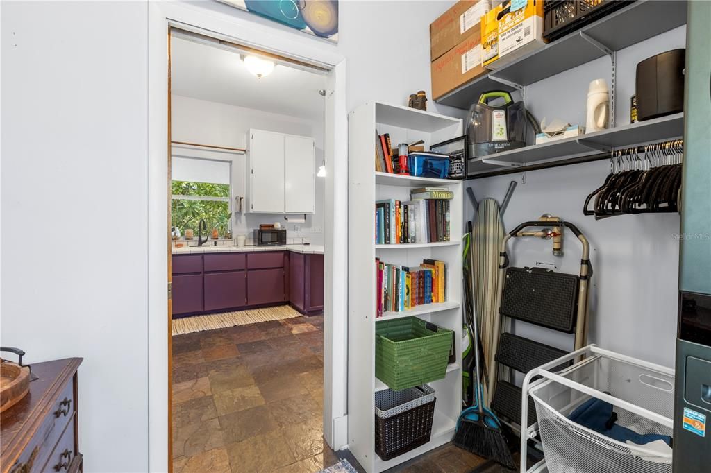 合同活跃: $480,000 (1 贝兹, 1 浴室, 880 平方英尺)