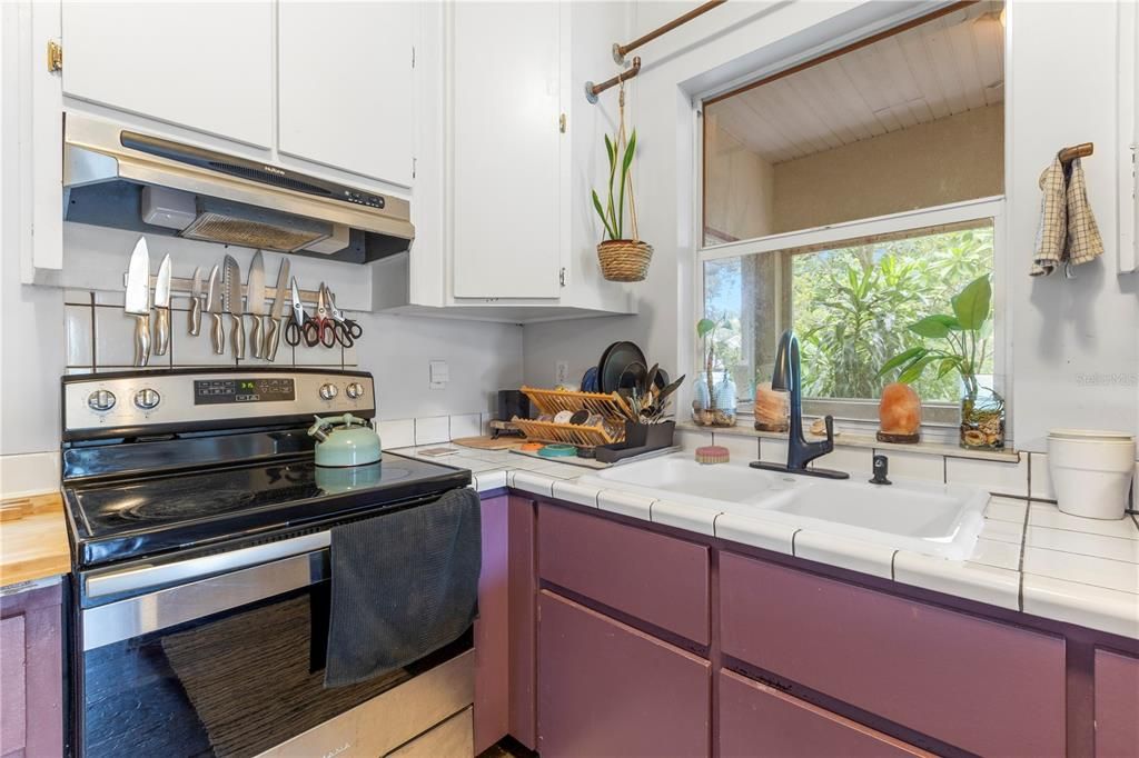 合同活跃: $480,000 (1 贝兹, 1 浴室, 880 平方英尺)